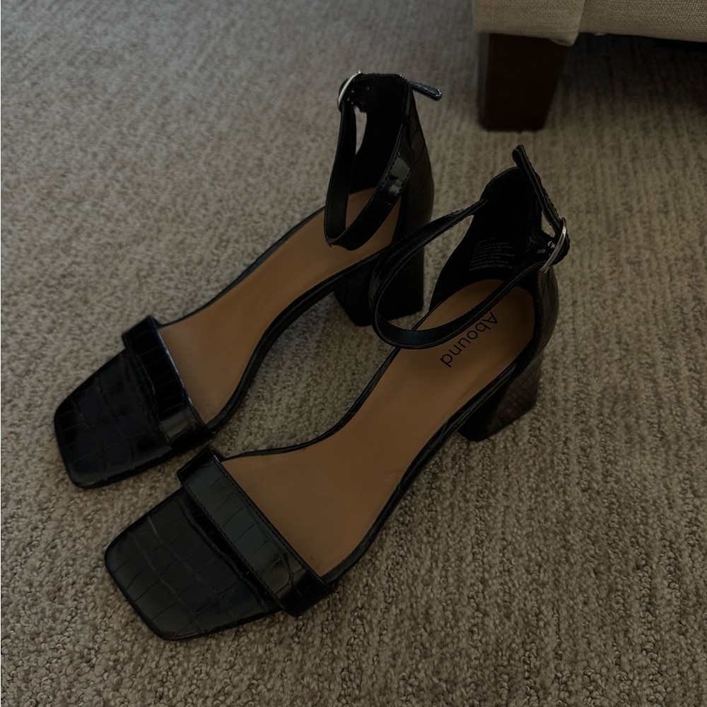 Abound Glossy Black Croc-Embossed Heels